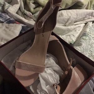 Short heel spring shoe